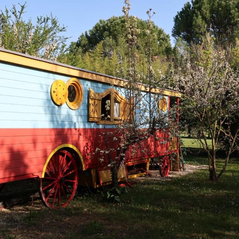 Mas la Pauline Gîtes de charme & roulotte - Caravane - 20