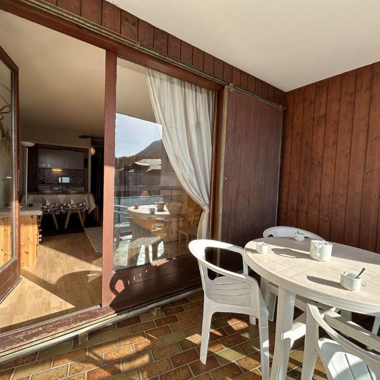 Studio montagne 4 pers. avec balcon, pistes à 100m, parking, local à skis - Montgenèvre - FR-1-330D-77 - Apartamento (4 adultos) - 12