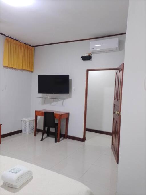 Apartamento 300 Tercer piso,cómodo ,amplio,privado - One-Bedroom Apartment - 9