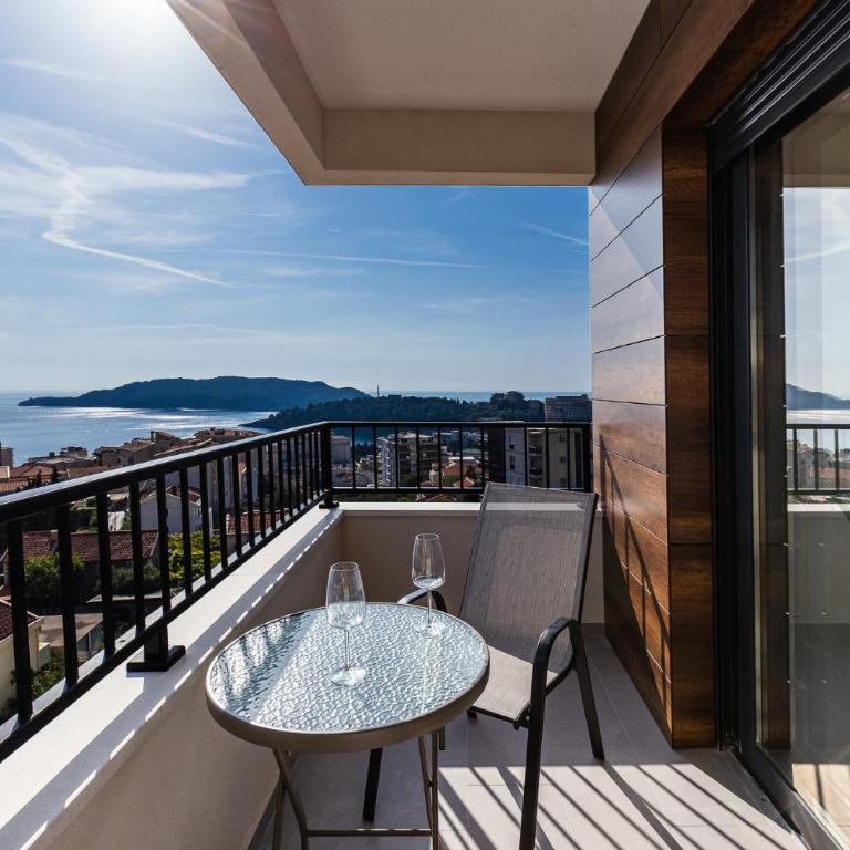 TRE Apartments - Two-Bedroom Apartment with Sea View - 15