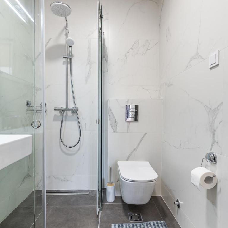 TRE Apartments - Two-Bedroom Apartment with Sea View - 11