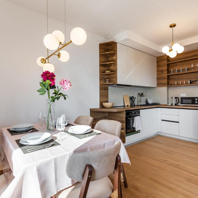 TRE Apartments - Two-Bedroom Apartment with Sea View - 2