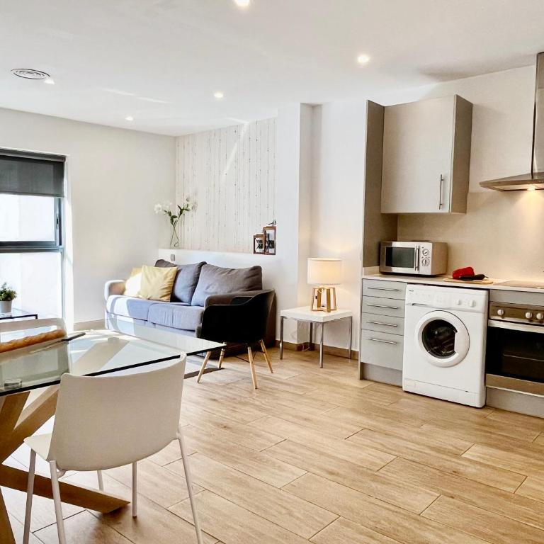 Feelathome Mozart Apartments - Two-Bedroom Apartment - 1
