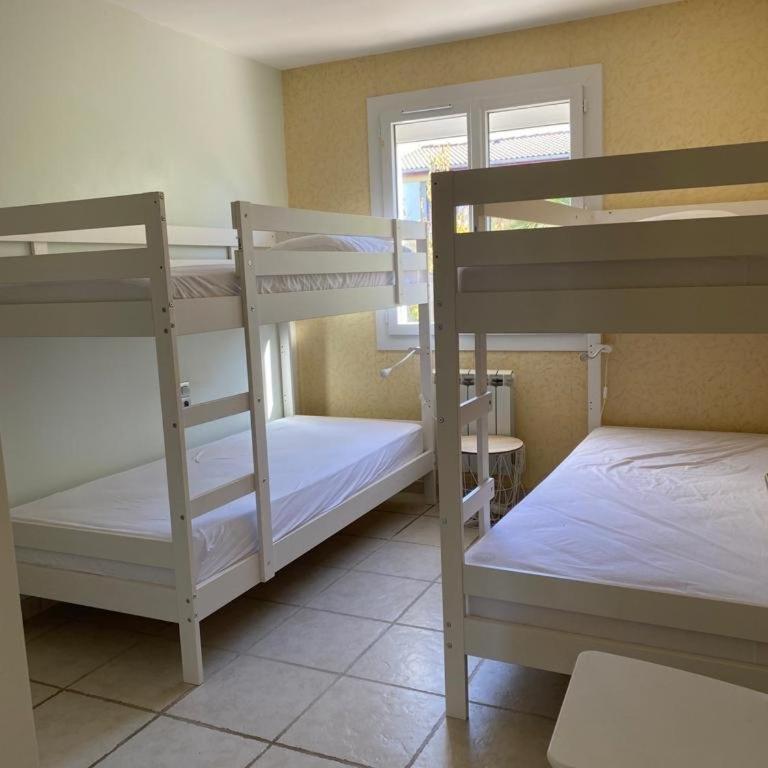 Belle villa spacieuse avec piscine privée, semi climatisée- 10 couchages, wifi, proche canal du midi et à 4 km de la mer LXPIN7 - Maison 4 Chambres - 10