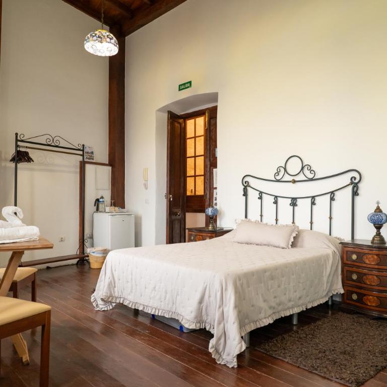 ALOJAMIENTOS NECANA - Standard Double Room - 2
