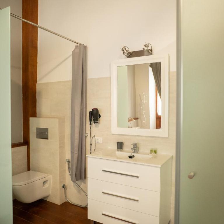 ALOJAMIENTOS NECANA - Standard Twin Room with Sofa - 6