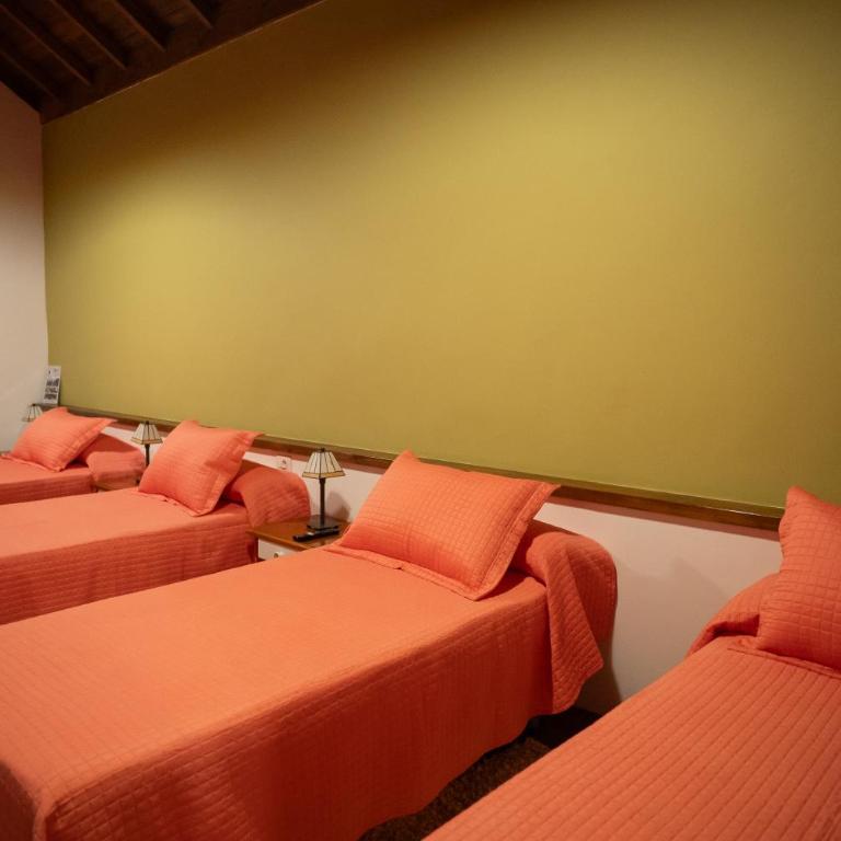 ALOJAMIENTOS NECANA - Quadruple Room with Private External Bathroom - 3