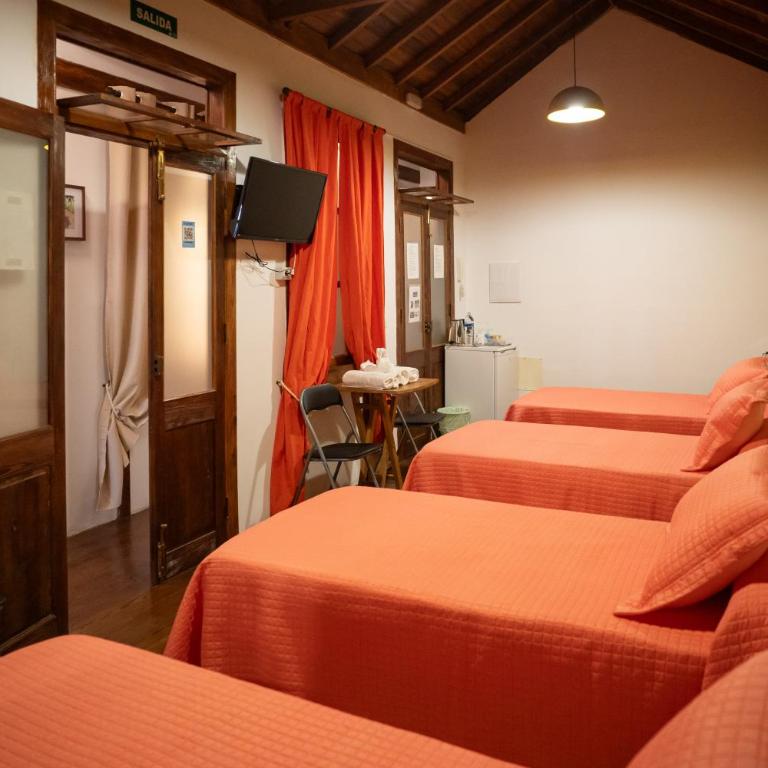 ALOJAMIENTOS NECANA - Quadruple Room with Private External Bathroom - 2