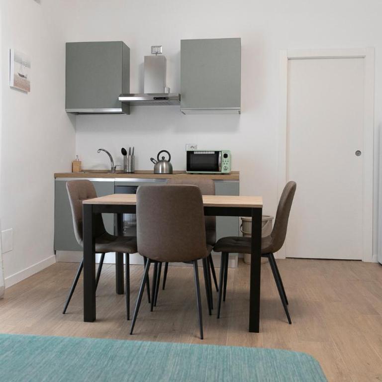 Adelphi Guest House 2 - Appartamento Monolocale con Balcone - 1
