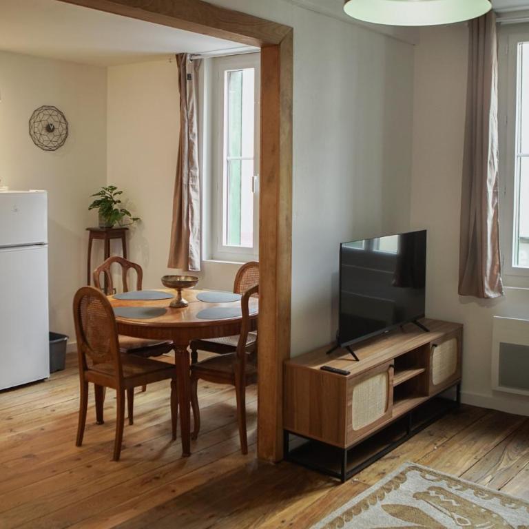 Le Montarrouye Appartement pour 2 à 6 personnes - Three-Bedroom Premium Apartment - 5