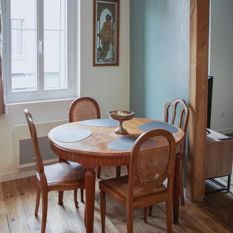 Le Montarrouye Appartement pour 2 à 6 personnes - Three-Bedroom Premium Apartment - 3