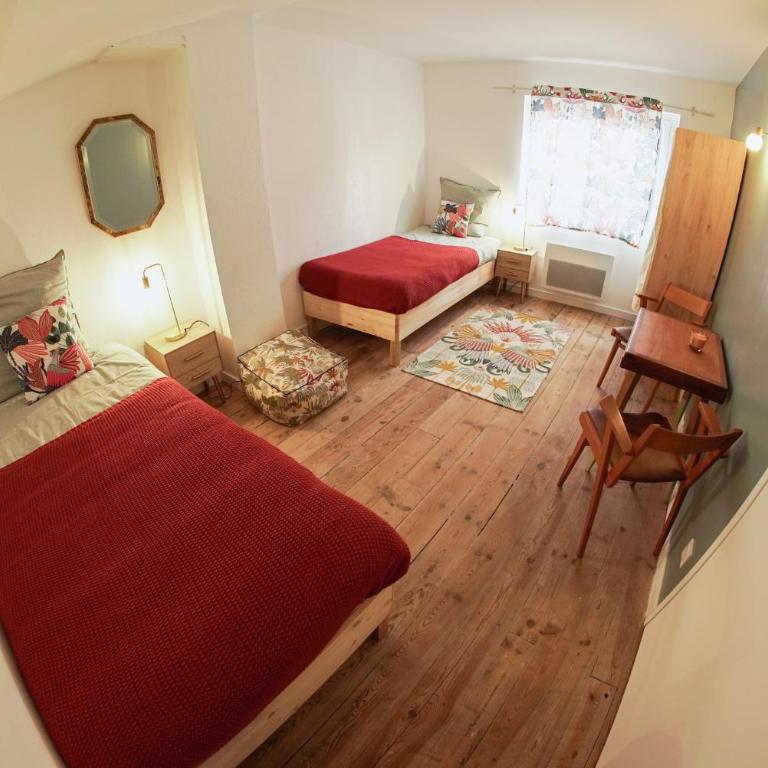 Le Montarrouye Appartement pour 2 à 6 personnes - Three-Bedroom Premium Apartment - 10
