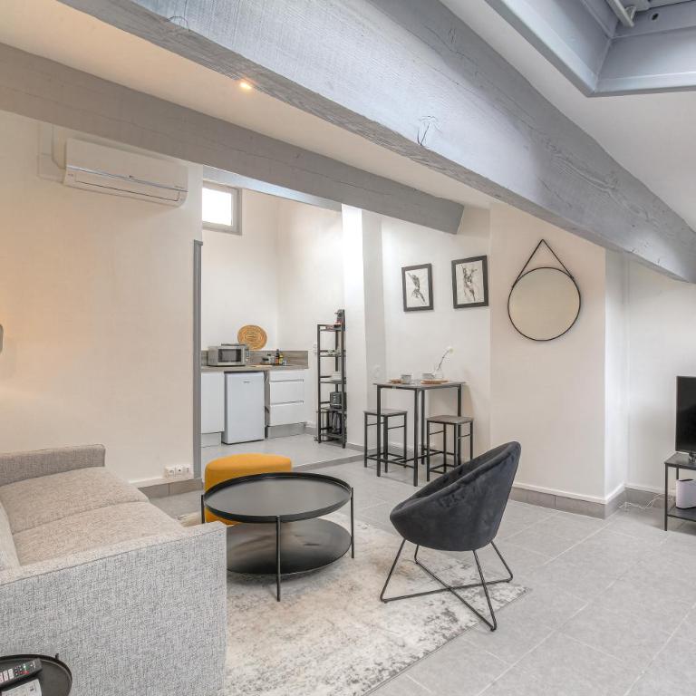 Le Cléret, Studio douillet sous les toits - Apartment mit 1 Schlafzimmer - 2