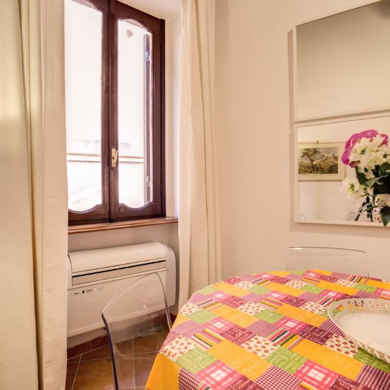 Navona Flowers - Appartamento con 2 Camere da Letto - 10