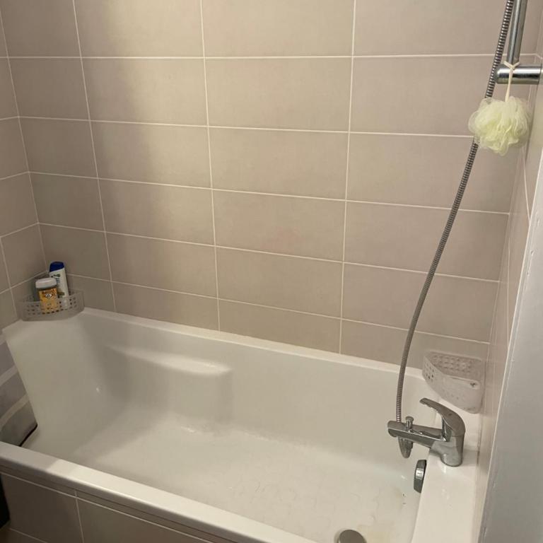 Chambre double privée - Chambre Double avec Salle de Bains Privative - 6
