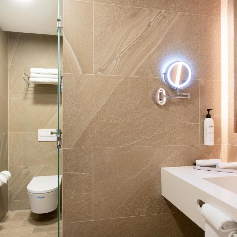 Radisson Puebla Angelopolis - Suite con 2 camas grandes - Pasillo interior - No fumadores - 4