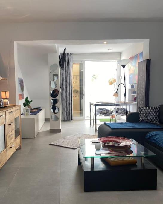 La Margarita Beach Apartment, Club Tropicana - One-Bedroom Apartment - 3