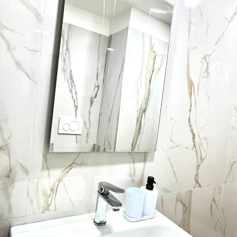 BAM BAM TIBURTINA Guesthouse - Quadruple Room with Private External Bathroom - 20