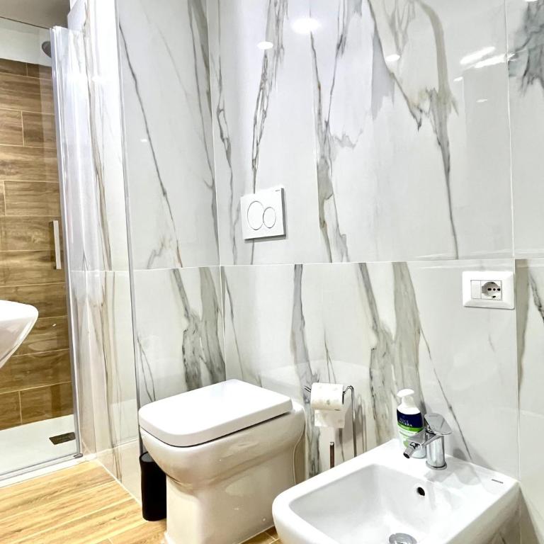 BAM BAM TIBURTINA Guesthouse - Quadruple Room with Private External Bathroom - 18