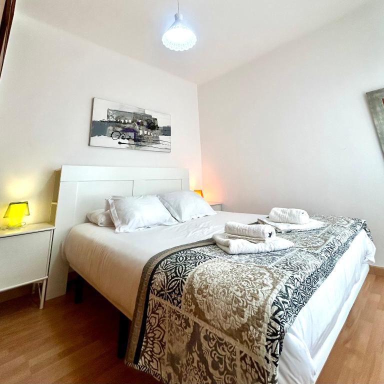 Apartment carrer d'Olesa - Three-Bedroom Apartment - 12
