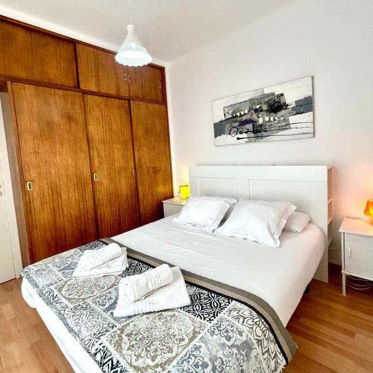 Apartment carrer d'Olesa - Three-Bedroom Apartment - 1