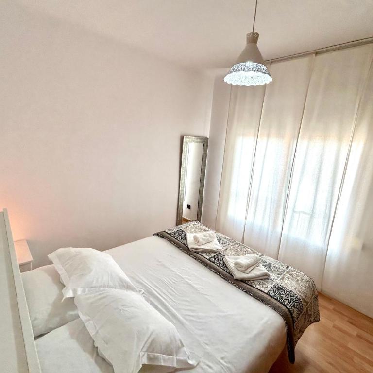 Apartment carrer d'Olesa - Three-Bedroom Apartment - 11