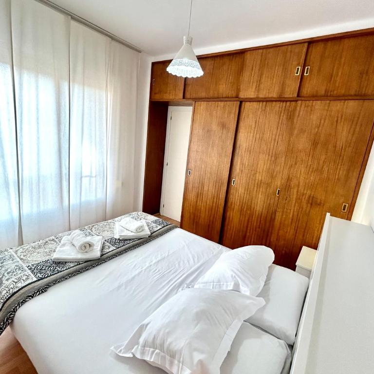 Apartment carrer d'Olesa - Three-Bedroom Apartment - 10