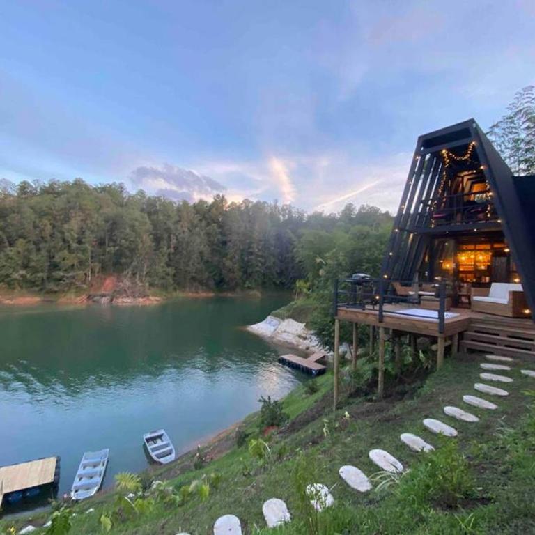 Stunning lakefront retreat, breathtaking views - Chalet de 1 dormitorio - 1