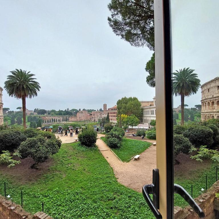 Romance al Colosseo 3 - Four-Bedroom Luxury Apartment - 10