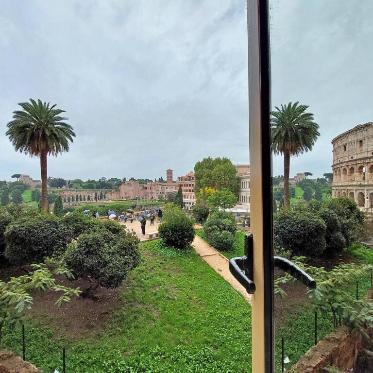 Romance al Colosseo 3 - Four-Bedroom Luxury Apartment - 14