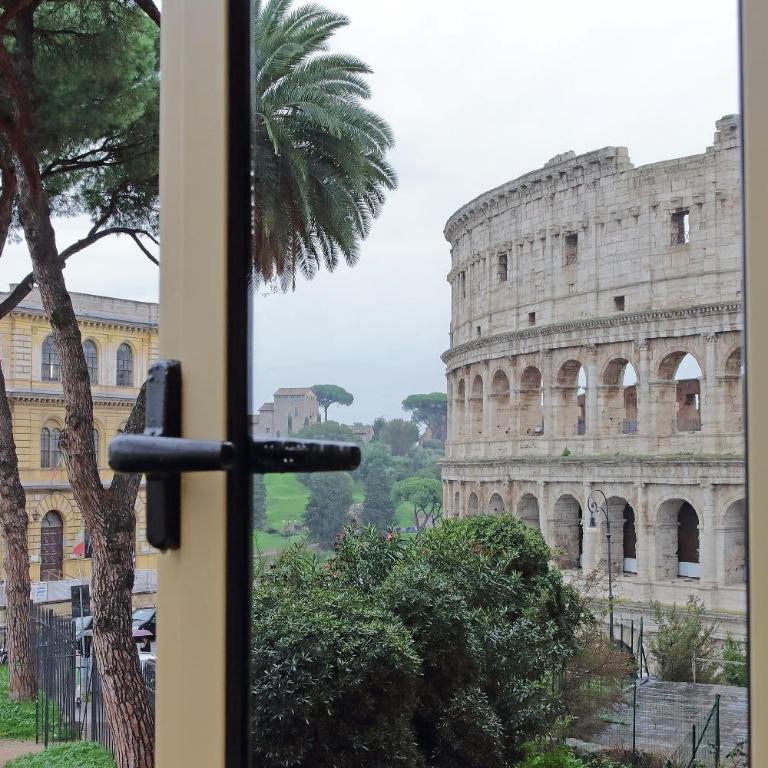 Romance al Colosseo 3 - Four-Bedroom Luxury Apartment - 9
