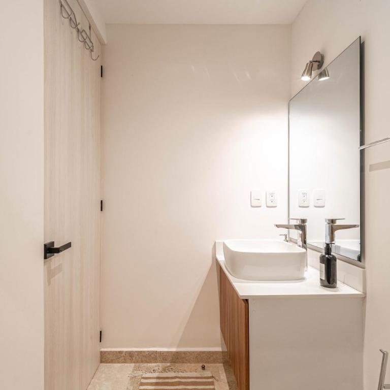 1 BD Suite with Private Balcony, Rooftop Pool, Gym - Apartment - 31