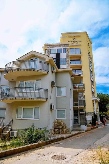 Super Cute Home With Sea & Montain View, Pool, Sauna, HotTube, Steaming, Gym, Garden and More - One-Bedroom Apartment - 63