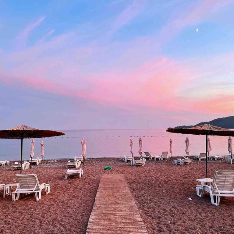 Super Cute Home With Sea & Montain View, Pool, Sauna, HotTube, Steaming, Gym, Garden and More - One-Bedroom Apartment - 99