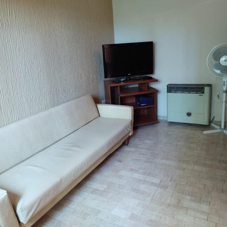 Depto Monte hermoso centro - Two-Bedroom Apartment - 4