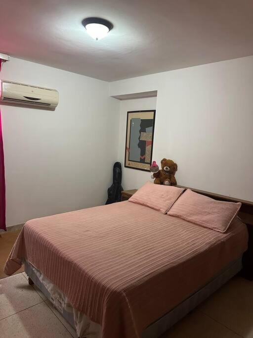 El marqués caracas, excelente ubicación - Three-Bedroom Premium Apartment with Balcony - 19