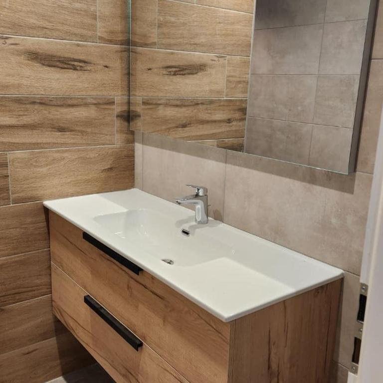 Chalet 3 Pièces à Châtel, 6 Pers, Balcon Sud - FR-1-676-196 - Apartment - 3