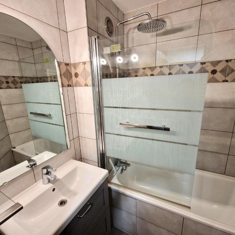 Appartement 8 pers, 3 chambres + mezzanine, Valfréjus, proche pistes - FR-1-265-357 - Apartamento - 5
