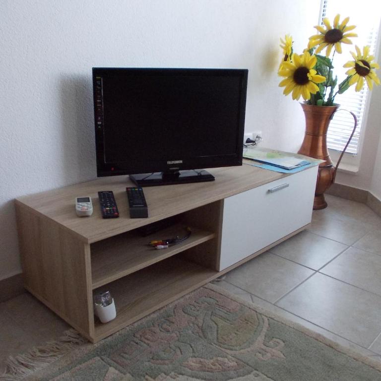 Apartments Sutorina - One-Bedroom Apartment with Balcony and Sea View - 28