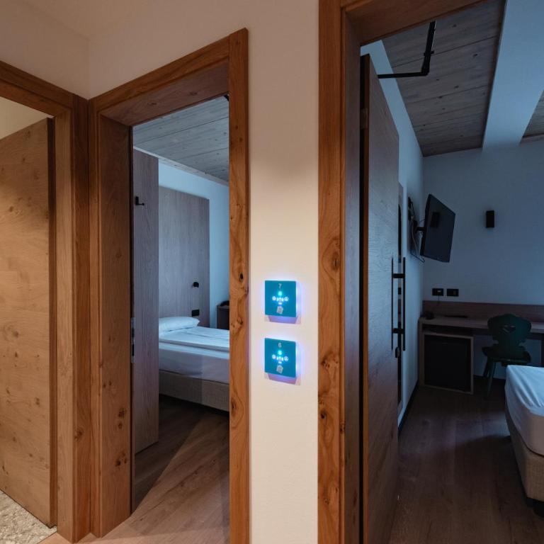 mySHH Smart - Camera Singola con Vista Montagna - 1