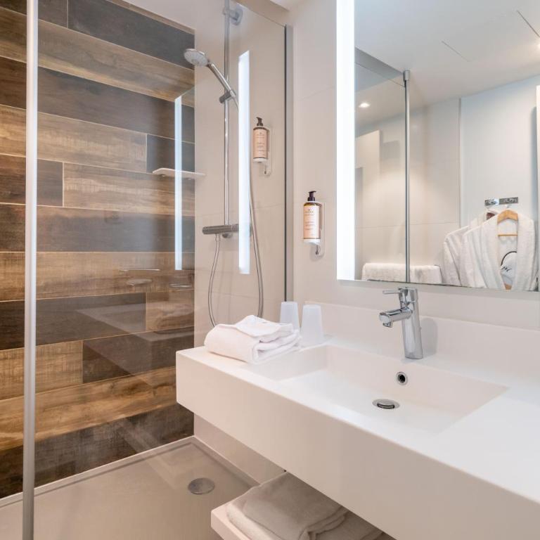 Mercure Antibes Sophia Antipolis - Superior Doppelzimmer mit Poolblick - 9