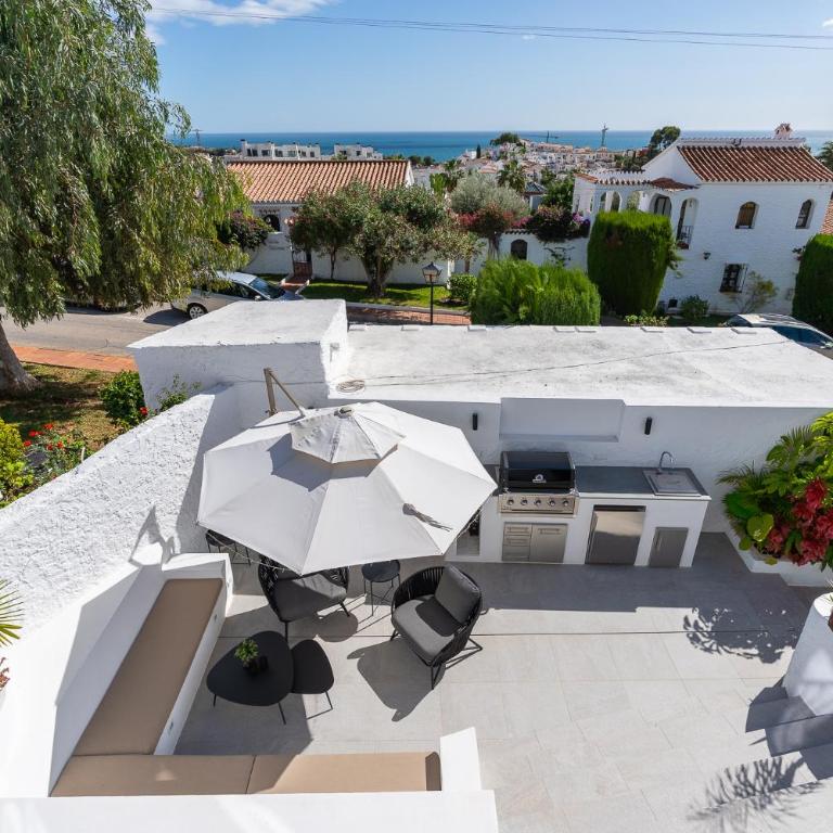 Luxury house with private heated pool in Nerja! - Habitación Doble con vistas al parque - 12