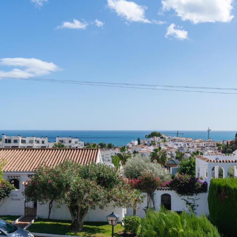 Luxury house with private heated pool in Nerja! - Habitación Doble con vistas al parque - 39