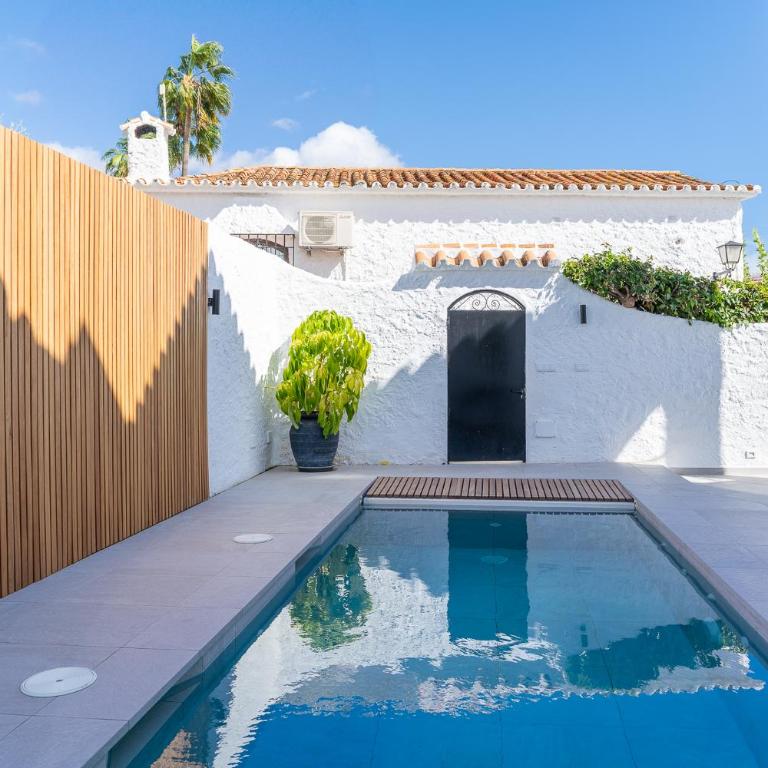 Luxury house with private heated pool in Nerja! - Habitación Doble con vistas al parque - 2
