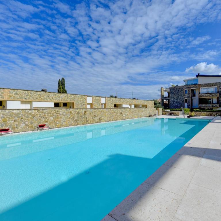 Warda Lovely Suite DesenzanoLoft Official Partner Homes & Villas by Marriott Bonvoy - Appartamento con Vista Piscina - 31