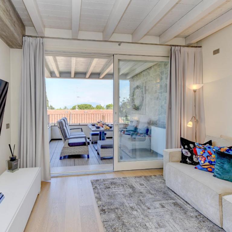 Warda Lovely Suite DesenzanoLoft Official Partner Homes & Villas by Marriott Bonvoy - Appartamento con Vista Piscina - 11