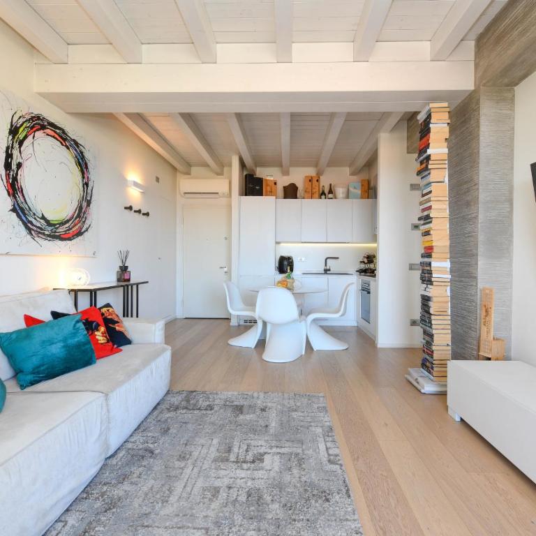 Warda Lovely Suite DesenzanoLoft Official Partner Homes & Villas by Marriott Bonvoy - Appartamento con Vista Piscina - 13