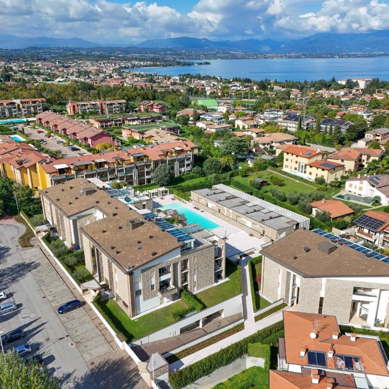 Warda Lovely Suite DesenzanoLoft Official Partner Homes & Villas by Marriott Bonvoy - Appartamento con Vista Piscina - 32