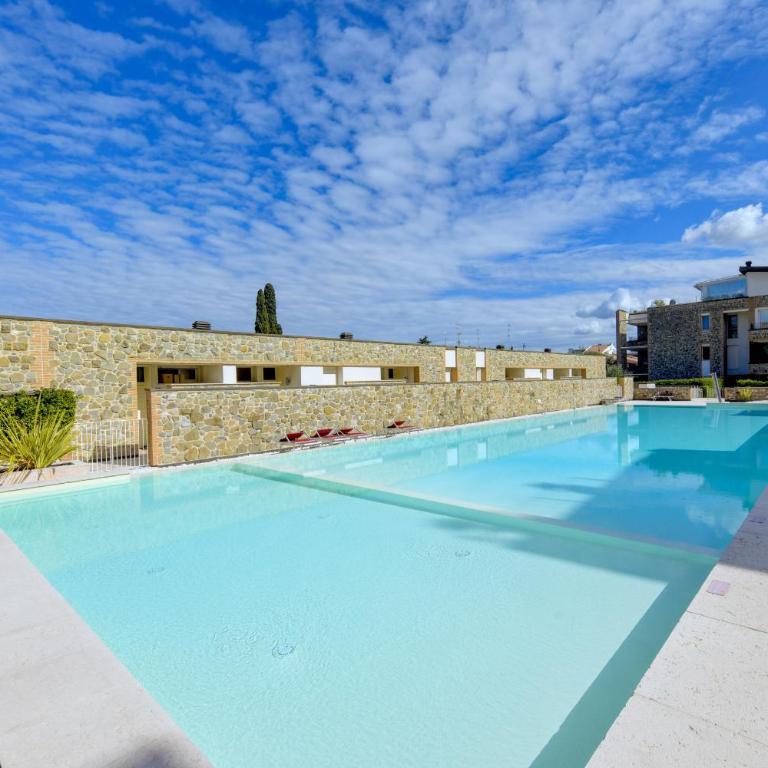 Warda Lovely Suite DesenzanoLoft Official Partner Homes & Villas by Marriott Bonvoy - Appartamento con Vista Piscina - 6