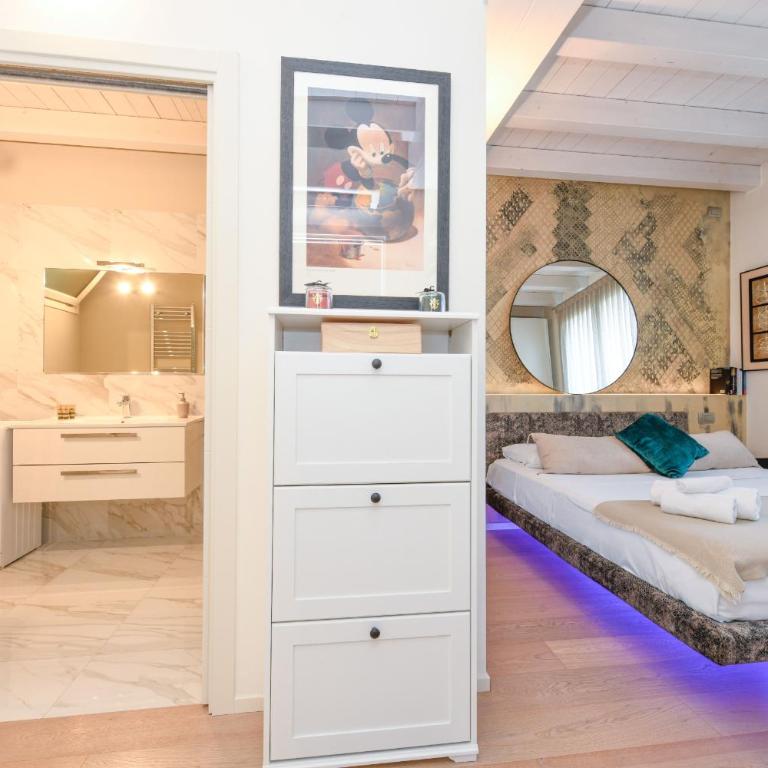 Warda Lovely Suite DesenzanoLoft Official Partner Homes & Villas by Marriott Bonvoy - Appartamento con Vista Piscina - 23